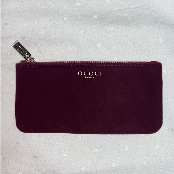 gucci beauty velvet pouch
